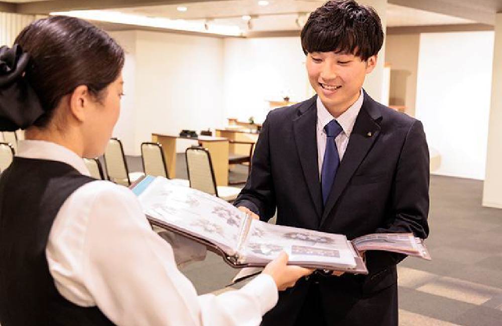 泉屋株式会社　香芝メモリアルホール 葬祭ディレクターの求人