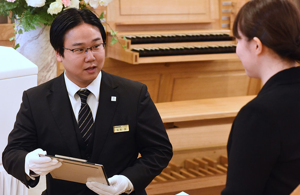 【セレモニースタッフ及び葬儀プランナー業務 】未経験歓迎／基本土日祝休み／キリスト教専門の葬儀社