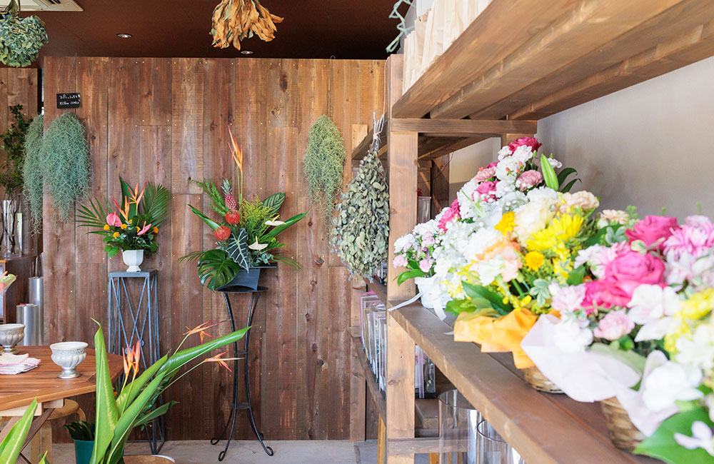 【生花祭壇作成・店頭でのお花販売】未経験歓迎/葬儀生花の経験者は優遇します！
