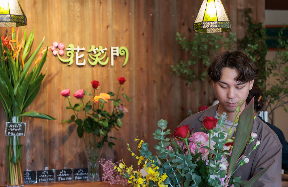 【生花祭壇作成・店頭でのお花販売】未経験歓迎/葬儀生花の経験者は優遇します！