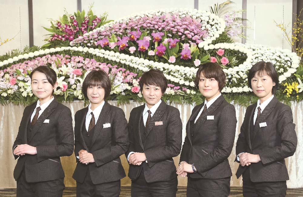 【人事スタッフ】県内大手冠婚葬祭グループ企業／転勤なし！／研修充実