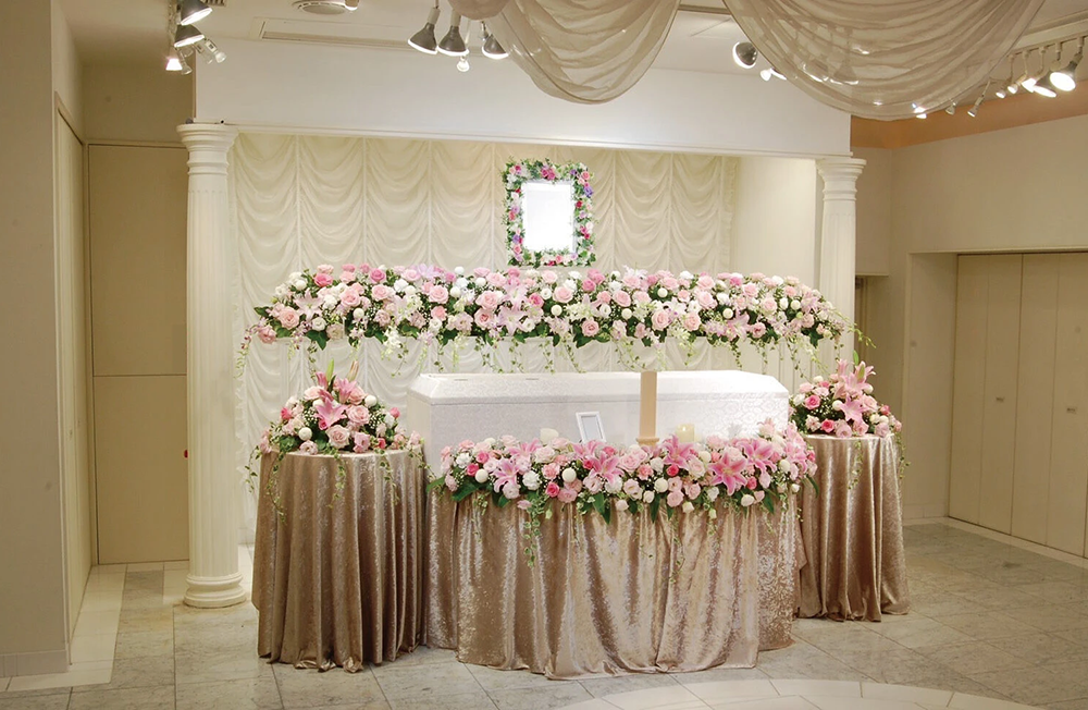 未経験者歓迎／生花祭壇業務／月給28万円からスタート