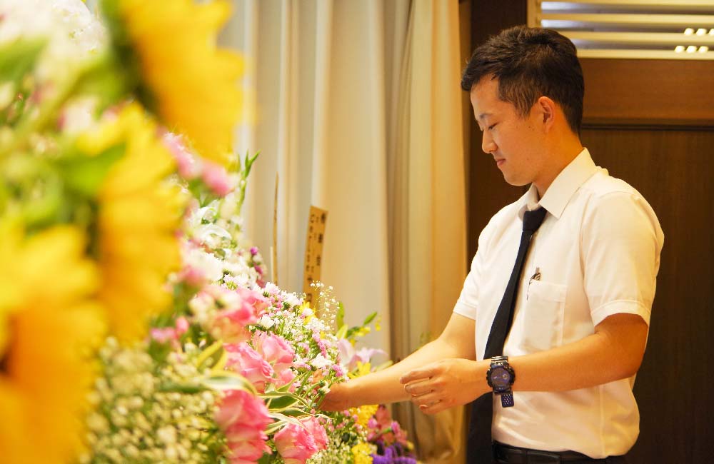 【木津川市】 お葬式を彩る生花祭壇スタッフ/生花部門｜フラワーデザインスタジオはなこま