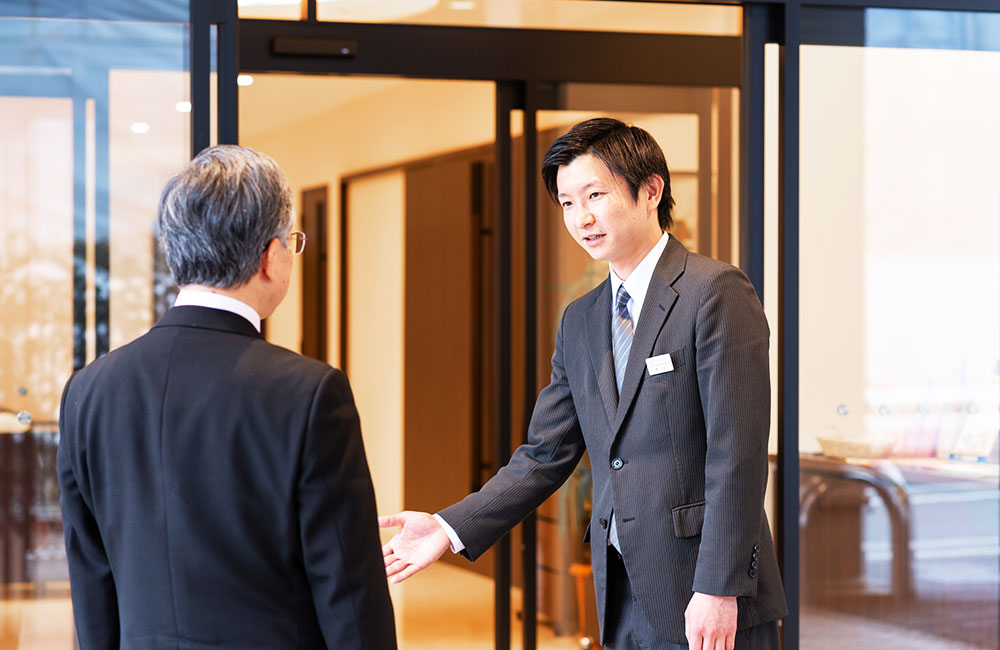 【京王電鉄㈱グループ正社員】葬祭ディレクター/年休123日以上/安定性◎/未経験・26卒歓迎