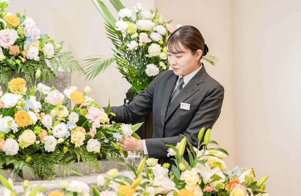 【京王電鉄㈱グループ正社員】葬祭ディレクター/年休123日以上/安定性◎/未経験・26卒歓迎