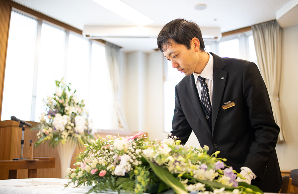【セレモニースタッフ及び葬儀プランナー業務】未経験歓迎/基本土日祝休み/キリスト教専門の葬儀社