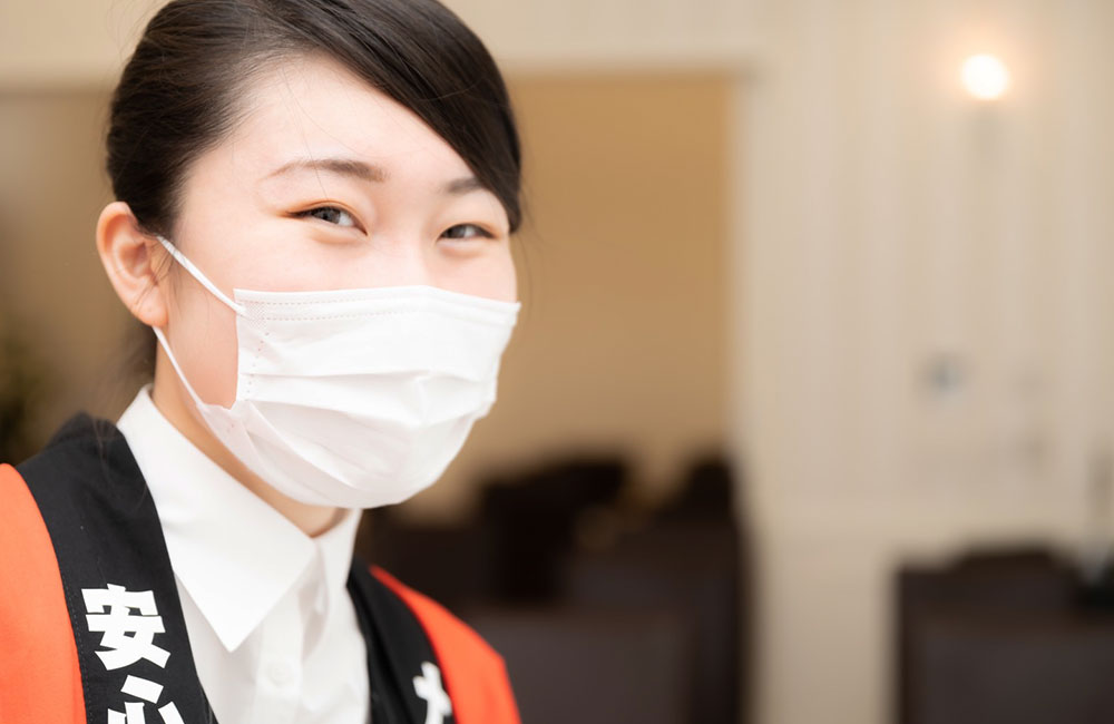 【葬儀生花経験者】生花祭壇作成・制作配送業務／年休115日以上！