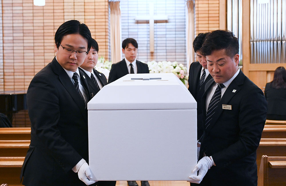 【セレモニースタッフ及び葬儀プランナー業務 】未経験歓迎／基本土日祝休み／キリスト教専門の葬儀社