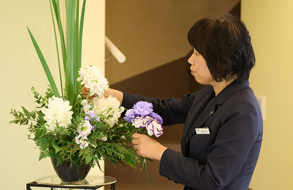 【生花祭壇作成・店頭でのお花販売】未経験歓迎/葬儀生花の経験者は優遇します！
