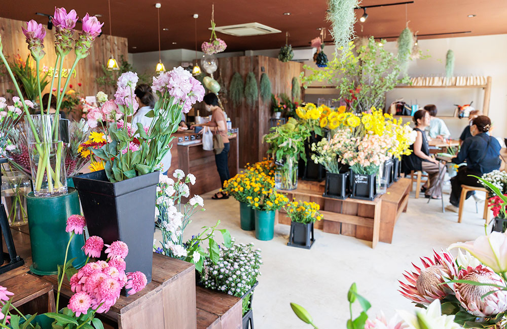 【生花祭壇作成・店頭でのお花販売】未経験歓迎/葬儀生花の経験者は優遇します！