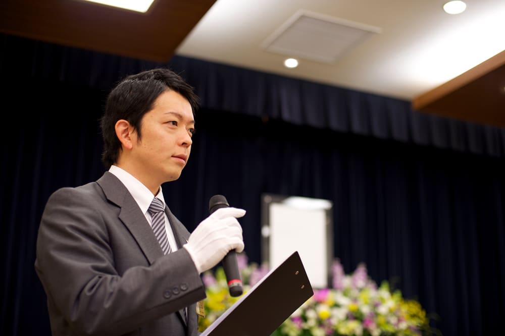 葬祭ジョブ 神奈川県の葬祭ディレクターの葬儀屋求人 正社員 年収450万円以上可能 月9日休み 頑張った分評価される葬祭ディレクター求人です