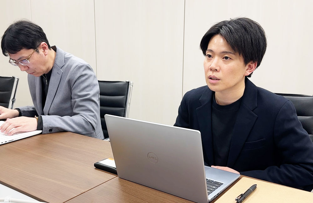 警察官と葬祭ディレクターの画像