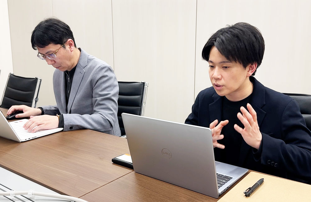 警察官と葬祭ディレクターの画像