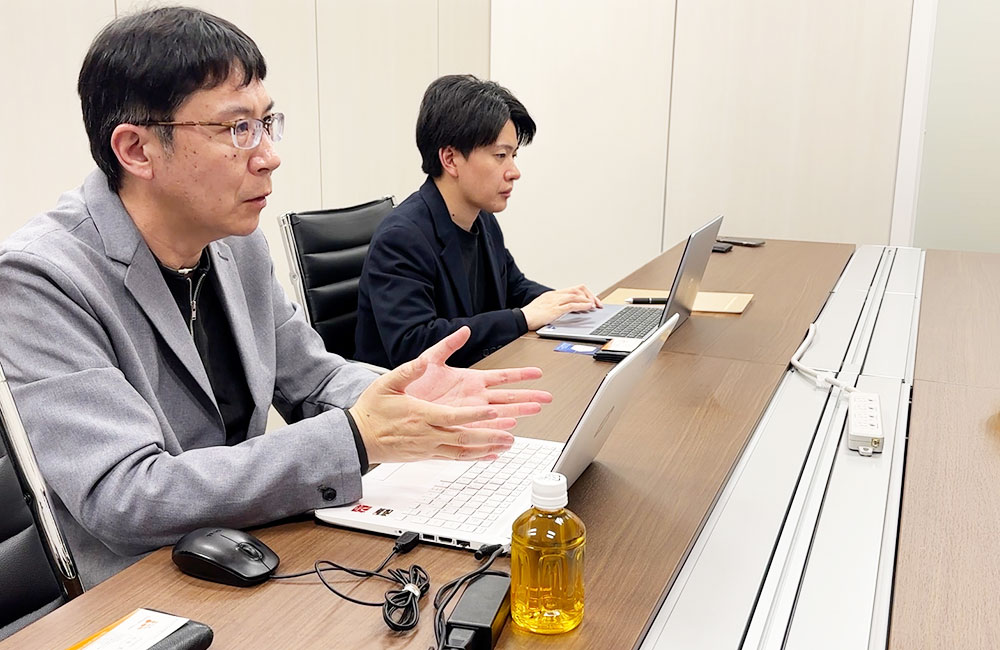 警察官と葬祭ディレクターの画像