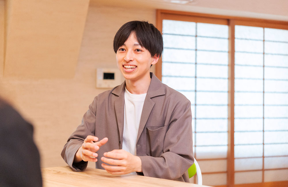 【未経験歓迎】日勤のみのカスタマーサポート職／研修制度充実の安心環境のもと、お客様に寄り添いながらキャリアをスタートできます。