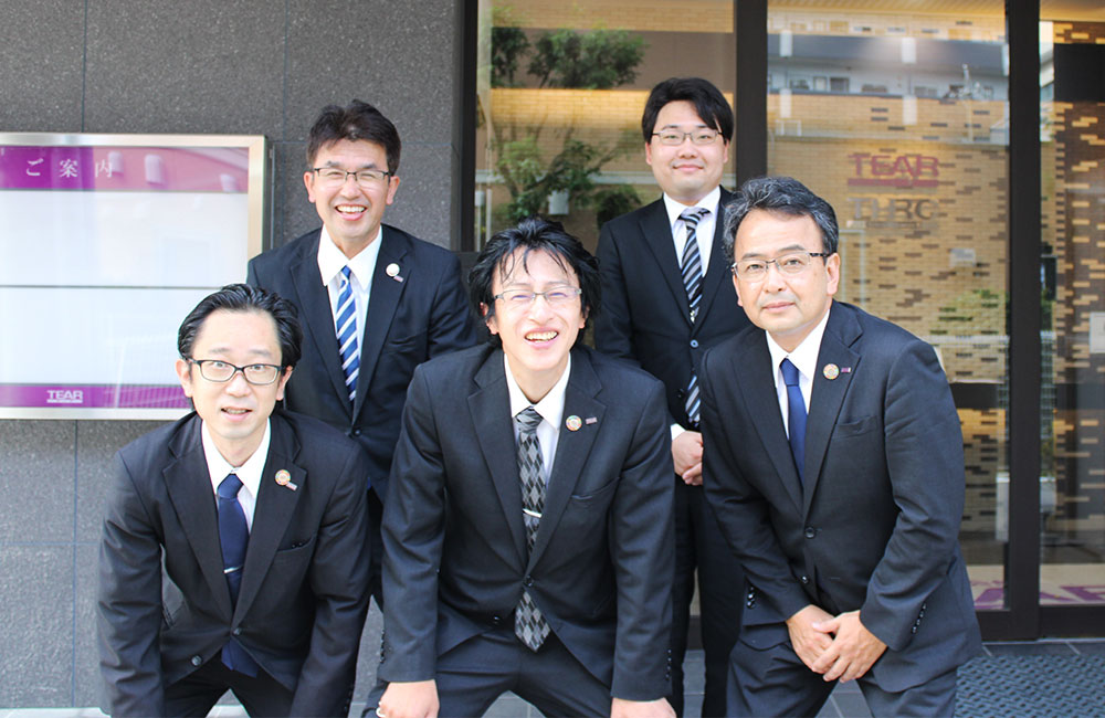 【夜間打合せスタッフ】年間休日113日/未経験者歓迎/スタンダード市場上場の業界最大手企業