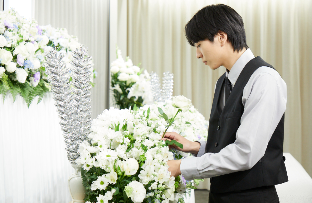 【未経験歓迎】上場企業グループで安定／葬祭ディレクター募集！入社1年目から年収400万円以上可能！