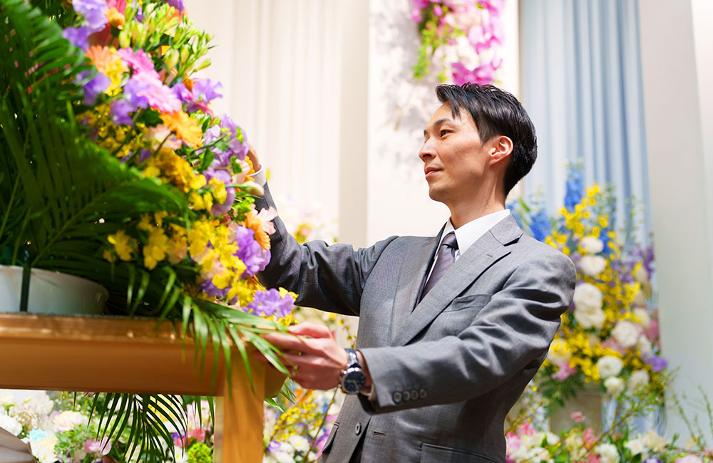【葬祭プランナー】日勤帯のみ/未経験者を歓迎!/基本給27~35万+残業1分単位支給/創業70年、地域密着型の企業です