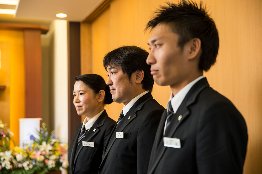 【未経験歓迎】上場企業グループで安定／葬祭ディレクター募集！入社1年目から年収400万円以上可能！